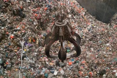 What is the main function of the garbage crane？